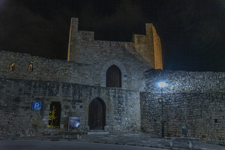 Castelló de la Plana - Morella 060 - Torre de Beneito.jpg
